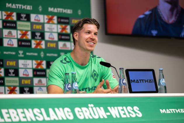 05.08.2026, GER, Fußball, Herren, 1. Bundesliga, Saison 2026 2027, Spielervorstellung, SV Werder Bremen Cedric Itten ( Werder Bremen, 26 ) wird im Rahmen einer Pressekonferenz vorgestellt, Zell am Ziller Parkstadion Tirol Österreich Copyright: xNordphotox xMaasx