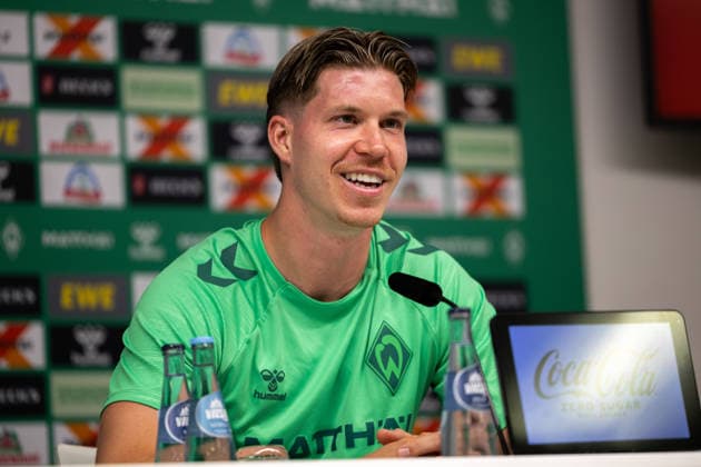 05.08.2026, GER, Fußball, Herren, 1. Bundesliga, Saison 2026 2027, Spielervorstellung, SV Werder Bremen Cedric Itten ( Werder Bremen, 26 ) wird im Rahmen einer Pressekonferenz vorgestellt, Zell am Ziller Parkstadion Tirol Österreich Copyright: xNordphotox xMaasx