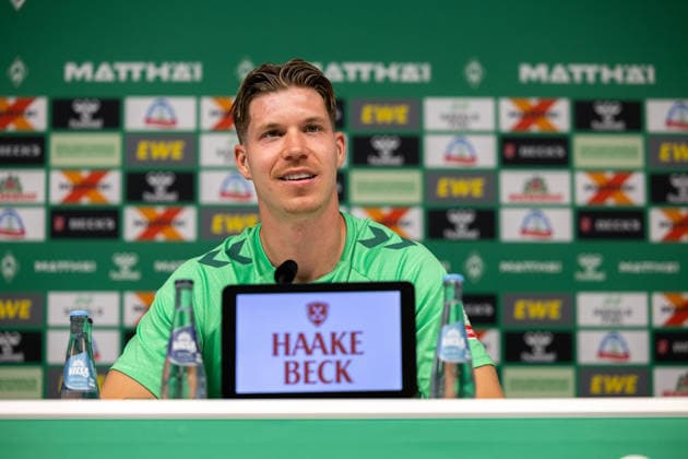 05.08.2026, GER, Fußball, Herren, 1. Bundesliga, Saison 2026 2027, Spielervorstellung, SV Werder Bremen Cedric Itten ( Werder Bremen, 26 ) wird im Rahmen einer Pressekonferenz vorgestellt, Zell am Ziller Parkstadion Tirol Österreich Copyright: xNordphotox xMaasx