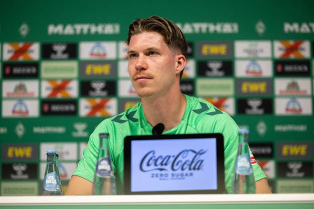 05.08.2026, GER, Fußball, Herren, 1. Bundesliga, Saison 2026 2027, Spielervorstellung, SV Werder Bremen Cedric Itten ( Werder Bremen, 26 ) wird im Rahmen einer Pressekonferenz vorgestellt, Zell am Ziller Parkstadion Tirol Österreich Copyright: xNordphotox xMaasx