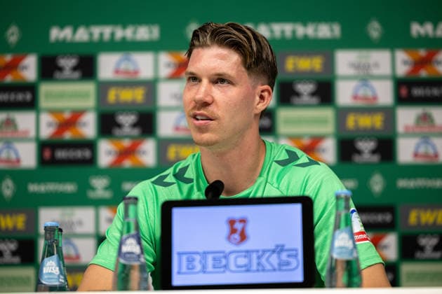 05.08.2026, GER, Fußball, Herren, 1. Bundesliga, Saison 2026 2027, Spielervorstellung, SV Werder Bremen Cedric Itten ( Werder Bremen, 26 ) wird im Rahmen einer Pressekonferenz vorgestellt, Zell am Ziller Parkstadion Tirol Österreich Copyright: xNordphotox xMaasx