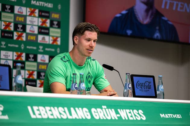 05.08.2026, GER, Fußball, Herren, 1. Bundesliga, Saison 2026 2027, Spielervorstellung, SV Werder Bremen Cedric Itten ( Werder Bremen, 26 ) wird im Rahmen einer Pressekonferenz vorgestellt, Zell am Ziller Parkstadion Tirol Österreich Copyright: xNordphotox xMaasx