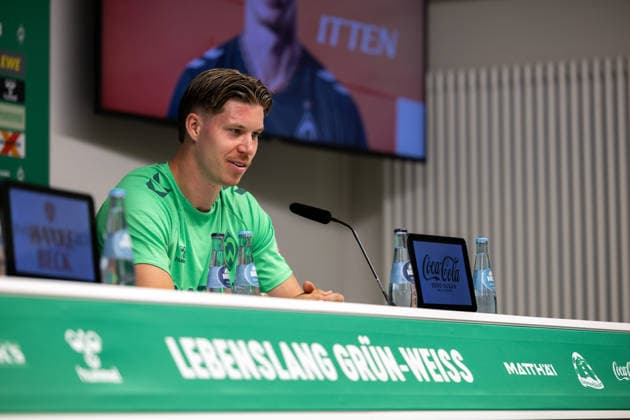 05.08.2026, GER, Fußball, Herren, 1. Bundesliga, Saison 2026 2027, Spielervorstellung, SV Werder Bremen Cedric Itten ( Werder Bremen, 26 ) wird im Rahmen einer Pressekonferenz vorgestellt, Zell am Ziller Parkstadion Tirol Österreich Copyright: xNordphotox xMaasx
