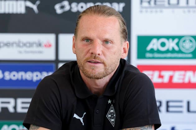 beantwortet bei der Pressekonferenz die Fragen der Journalisten waehrend des Trainingslagers von Borussia Moenchengladbach, Stadion Birkenmoos am 05. August 2026 in Rottach-Egern, Deutschland. (Foto von Marco Steinbrenner DeFodi Images) +++ answers journalists™ questions at the press conference, PK, Pressekonferenz during the Borussia Moenchengladbach Training camp at Stadion Birkenmoos on August 5, 2026 in Rottach-Egern, Germany. (Photo by Marco Steinbrenner DeFodi Images) (Photo by Marco Steinbrenner DeFodi Images) -