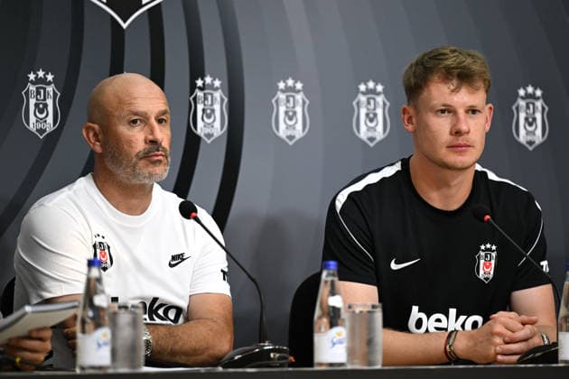 Head coach of Besiktas, Vincenzo Italiano ISTANBUL, TURKIYE - AUGUST 5: Head coach of Besiktas, Vincenzo Italiano (L) and Alexander Nubel (R) of Besiktas speak during a press conference, PK, Pressekonferenz at the club s Nevzat Demir Training Facilities ahead of Thursday s away match against Hradec Kralove in the first leg of the UEFA Europa League third qualifying round in Istanbul, Turkiye, on August 5, 2026. Ahmet Okatali Anadolu Istanbul Turkey. Editorial use only. Please get in touch for any other usage.  Copyright: x2026xAnadoluxAhmetxOkatalix