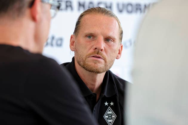 Trainer Eugen Polanski (Borussia Moenchengladbach) beantwortet bei der Pressekonferenz die Fragen der Journalisten waehrend des Trainingslagers von Borussia Moenchengladbach, Stadion Birkenmoos am 05. August 2026 in Rottach-Egern, Deutschland. (Foto von Marco Steinbrenner DeFodi Images) +++ Trainer Eugen Polanski (Borussia Moenchengladbach) answers journalists™ questions at the press conference, PK, Pressekonferenz during the Borussia Moenchengladbach Training camp at Stadion Birkenmoos on August 5, 2026 in Rottach-Egern, Germany. (Photo by Marco Steinbrenner DeFodi Images) (Photo by Marco Steinbrenner DeFodi Images) -