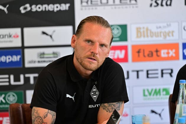 05.08.2026; Rottach-Egern; Fussball, Herren, Saison 2026 2027, Testspiel FC Rottach-Egern vs. Borussia Moenchengladbach Eugen Polanski (Trainer Gladbach) stellte sich vor dem Testspiel den fragen der Presse DFL regulations prohibit any use of photographs as image sequences and or quasi-video. Stadion Am Birkenmoos Bayern Deutschland