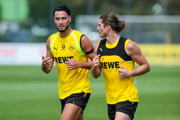05.08.2026, Fussball, Training von Borussia Dortmund. v. l. Ramy Bensebaini (Borussia Dortmund), Marcel Sabitzer (Borussia Dortmund). Dortmund Trainingsgelände des BVB NRW Deutschland xRHR-FOTO DEx Copyright: DennisxEwert RHR-FOTOx RHR-FOTO DE