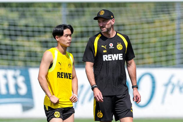 05.08.2026, Fussball, Training von Borussia Dortmund. v. l. Takato Yamamoto (Borussia Dortmund), Athletiktrainer Mathias Kolodziej (Borussia Dortmund). Dortmund Trainingsgelände des BVB NRW Deutschland xRHR-FOTO DEx Copyright: DennisxEwert RHR-FOTOx RHR-FOTO DE