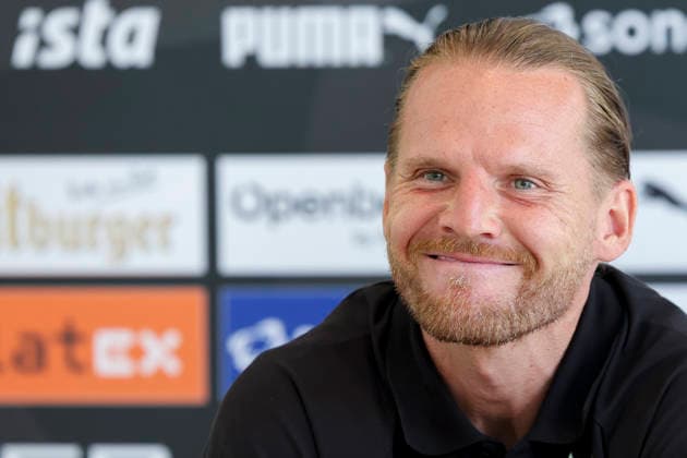 Trainer Eugen Polanski (Borussia Moenchengladbach) beantwortet bei der Pressekonferenz die Fragen der Journalisten waehrend des Trainingslagers von Borussia Moenchengladbach, Stadion Birkenmoos am 05. August 2026 in Rottach-Egern, Deutschland. (Foto von Marco Steinbrenner DeFodi Images) +++ Trainer Eugen Polanski (Borussia Moenchengladbach) answers journalists™ questions at the press conference, PK, Pressekonferenz during the Borussia Moenchengladbach Training camp at Stadion Birkenmoos on August 5, 2026 in Rottach-Egern, Germany. (Photo by Marco Steinbrenner DeFodi Images) (Photo by Marco Steinbrenner DeFodi Images) -
