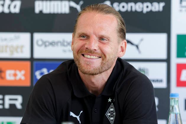 Trainer Eugen Polanski (Borussia Moenchengladbach) beantwortet bei der Pressekonferenz die Fragen der Journalisten waehrend des Trainingslagers von Borussia Moenchengladbach, Stadion Birkenmoos am 05. August 2026 in Rottach-Egern, Deutschland. (Foto von Marco Steinbrenner DeFodi Images) +++ Trainer Eugen Polanski (Borussia Moenchengladbach) answers journalists™ questions at the press conference, PK, Pressekonferenz during the Borussia Moenchengladbach Training camp at Stadion Birkenmoos on August 5, 2026 in Rottach-Egern, Germany. (Photo by Marco Steinbrenner DeFodi Images) (Photo by Marco Steinbrenner DeFodi Images) -