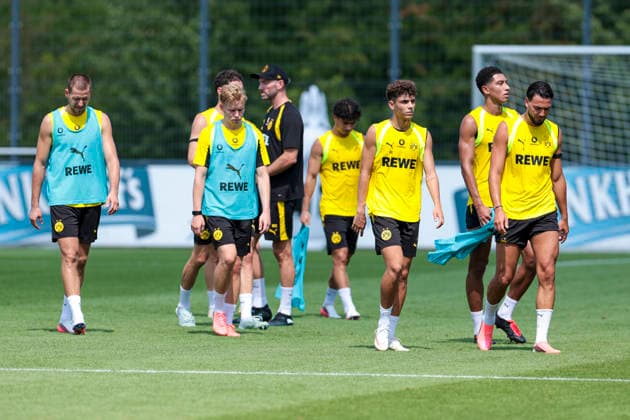 05.08.2026, Fussball, Training von Borussia Dortmund. v. l. Waldemar Anton (Borussia Dortmund), Daniel Svensson (Borussia Dortmund), Samuele Inacio (Borussia Dortmund), Jobe Bellingham (Borussia Dortmund), Ramy Bensebaini (Borussia Dortmund). Dortmund Trainingsgelände des BVB NRW Deutschland xRHR-FOTO DEx Copyright: DennisxEwert RHR-FOTOx RHR-FOTO DE