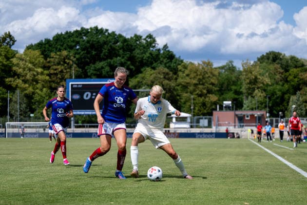 05.08.2026, GER, Fussball, Frauen, UEFA Womens Champions League, Saison 2026 2027, Qualifikationsturnier, Halbfinale Stinalisa Johansson ( Malmö FF, 07 ) im Zweikampf mit Arna Eiriksdottir ( Valerenga IF, 28 ), Frankfurt am Main Stadion am Brentanobad Hessen Deutschland Copyright: xNordphoto Memmlerx