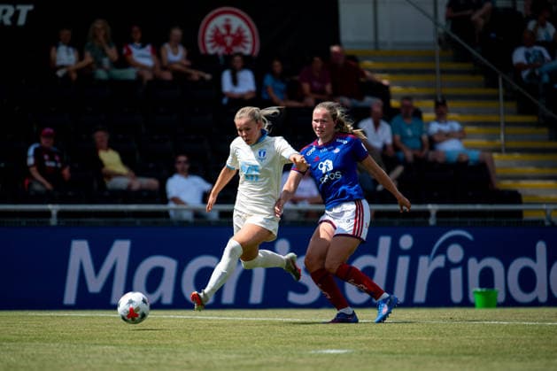 05.08.2026, GER, Fussball, Frauen, UEFA Womens Champions League, Saison 2026 2027, Qualifikationsturnier, Halbfinale Älvali Lindström ( Malmö FF, 29 ) im Zweikampf mit Arna Eiriksdottir ( Valerenga IF, 28 ), Frankfurt am Main Stadion am Brentanobad Hessen Deutschland Copyright: xNordphoto Memmlerx