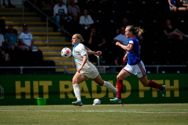05.08.2026, GER, Fussball, Frauen, UEFA Womens Champions League, Saison 2026 2027, Qualifikationsturnier, Halbfinale Tuva Skoog ( Malmö FF, 16 ) am Ball vor Selma Pettersen ( Valerenga IF, 06 ), Frankfurt am Main Stadion am Brentanobad Hessen Deutschland Copyright: xNordphoto Memmlerx