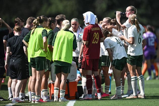 260805 Players of Hammarby during a cooling brake during the UEFA Women s Champions League qualifying match between Hammarby and Apolonia on August 5, 2026 in Biella. Photo: Daniele Buffa BILDBYRAN COP 18 XY0120 fotboll football soccer fotball uefa womens champions league hammarby apolonia dam bbeng kval Copyright: DanielexBuffa BB260805BB225