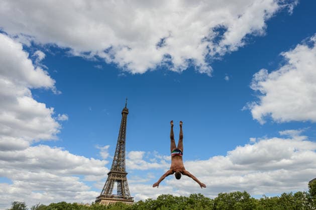 An athlete trains in the high diving, with the Eiffel Tower on the background, during the European Aquatics Championships at the River Seine in Paris (France), August 5, 2026. Andrea Staccioli Deepbluemedia Insidefoto