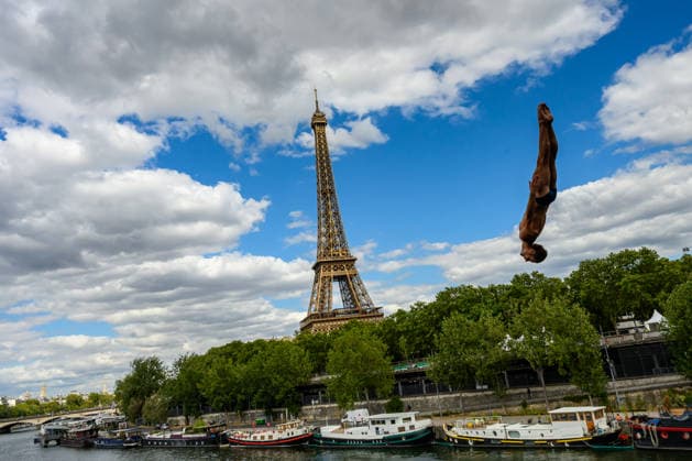 An athlete trains in the high diving, with the Eiffel Tower on the background, during the European Aquatics Championships at the River Seine in Paris (France), August 5, 2026. Andrea Staccioli Deepbluemedia Insidefoto