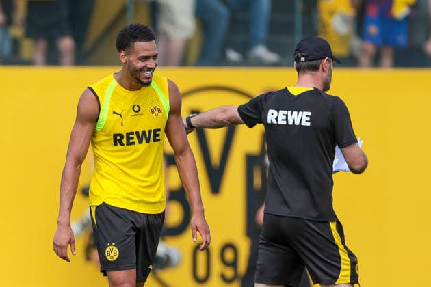 05.08.2026, Fussball, Training von Borussia Dortmund. v. l. Felix Nmecha (Borussia Dortmund), Co-Trainer Robert Kovac (Borussia Dortmund). Dortmund Trainingsgelände des BVB NRW Deutschland xRHR-FOTO DEx Copyright: DennisxEwert RHR-FOTOx RHR-FOTO DE
