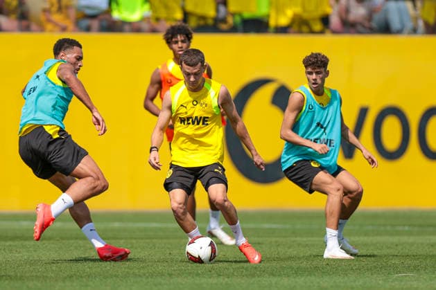 05.08.2026, Fussball, Training von Borussia Dortmund. v. l. Felix Nmecha (Borussia Dortmund), Konstantinos Karetsas (Borussia Dortmund), Samuele Inacio (Borussia Dortmund). Dortmund Trainingsgelände des BVB NRW Deutschland xRHR-FOTO DEx Copyright: DennisxEwert RHR-FOTOx RHR-FOTO DE