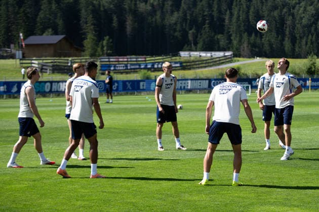 lockereres Aufwaermprogramm der TSG Hoffenheim, am Ball Patrick Wimmer, (TSG Hoffenheim, 08), TSG Hoffenheim, Fussball, Trainingslager, Saison Vorbereitung, Saison 2026 2027, GER, 05.08.2026, Eibner-Pressefoto Andreas Ulmer TSG Hoffenheim, Fussball, Trainingslager, Saison Vorbereitung, Saison 2026 2027, GER, 05.08.2026, Copyright: xEibner-Pressefoto AndreasxUlmerx EP_AUR