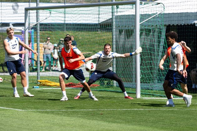 Luca Philipp, (TSG Hoffenheim, 37, Torwart) erwartert den Schuss TSG Hoffenheim, Fussball, Trainingslager, Saison Vorbereitung, Saison 2026 2027, GER, 05.08.2026, Eibner-Pressefoto Andreas Ulmer TSG Hoffenheim, Fussball, Trainingslager, Saison Vorbereitung, Saison 2026 2027, GER, 05.08.2026, Copyright: xEibner-Pressefoto AndreasxUlmerx EP_AUR