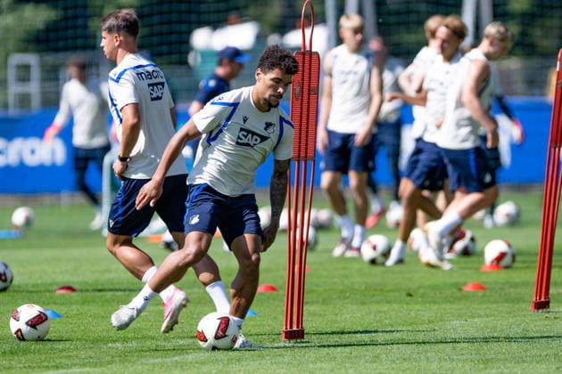 Valentin Gendrey, (TSG Hoffenheim, 15) am Ball, Mitte TSG Hoffenheim, Fussball, Trainingslager, Saison Vorbereitung, Saison 2026 2027, GER, 05.08.2026, Eibner-Pressefoto Andreas Ulmer TSG Hoffenheim, Fussball, Trainingslager, Saison Vorbereitung, Saison 2026 2027, GER, 05.08.2026, Copyright: xEibner-Pressefoto AndreasxUlmerx EP_AUR