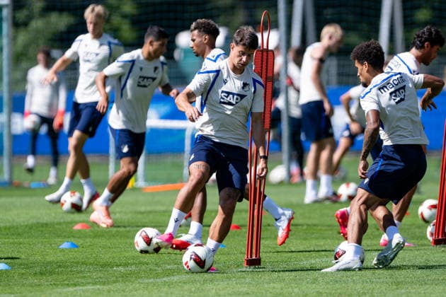 Adam Hlozek, (TSG Hoffenheim, 10) am Ball, Mitte TSG Hoffenheim, Fussball, Trainingslager, Saison Vorbereitung, Saison 2026 2027, GER, 05.08.2026, Eibner-Pressefoto Andreas Ulmer TSG Hoffenheim, Fussball, Trainingslager, Saison Vorbereitung, Saison 2026 2027, GER, 05.08.2026, Copyright: xEibner-Pressefoto AndreasxUlmerx EP_AUR