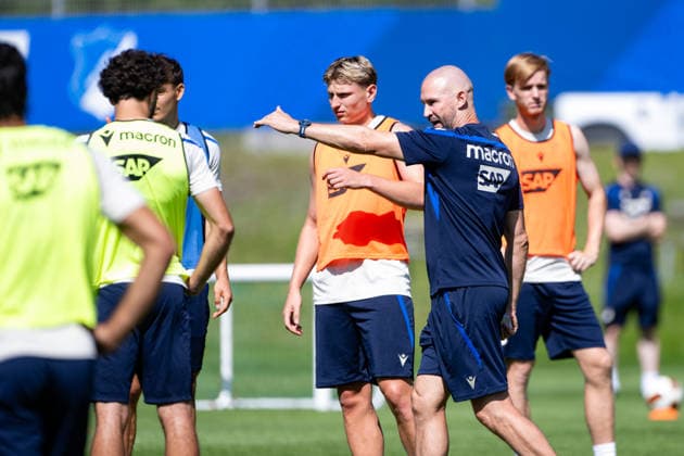 Christian Ilzer, (TSG Hoffenheim, Trainer) mitten im Geschehen, gibt klare Anweisungen, TSG Hoffenheim, Fussball, Trainingslager, Saison Vorbereitung, Saison 2026 2027, GER, 05.08.2026, Eibner-Pressefoto Andreas Ulmer TSG Hoffenheim, Fussball, Trainingslager, Saison Vorbereitung, Saison 2026 2027, GER, 05.08.2026, Copyright: xEibner-Pressefoto AndreasxUlmerx EP_AUR