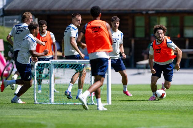 Spiel in kleinen Gruppen, mit v.l.: Tim Lemperle, (TSG Hoffenheim, 19), Adam Hlozek, (TSG Hoffenheim, 10), etc. TSG Hoffenheim, Fussball, Trainingslager, Saison Vorbereitung, Saison 2026 2027, GER, 05.08.2026, Eibner-Pressefoto Andreas Ulmer TSG Hoffenheim, Fussball, Trainingslager, Saison Vorbereitung, Saison 2026 2027, GER, 05.08.2026, Copyright: xEibner-Pressefoto AndreasxUlmerx EP_AUR