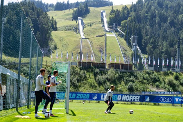Oliver Baumann, (TSG Hoffenheim, 01) vor Alpen Kulisse, TSG Hoffenheim, Fussball, Trainingslager, Saison Vorbereitung, Saison 2026 2027, GER, 05.08.2026, Eibner-Pressefoto Andreas Ulmer TSG Hoffenheim, Fussball, Trainingslager, Saison Vorbereitung, Saison 2026 2027, GER, 05.08.2026, Copyright: xEibner-Pressefoto AndreasxUlmerx EP_AUR