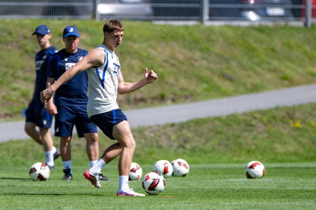 Direktes Spiel mit Alexander Prass, (TSG Hoffenheim, 22), TSG Hoffenheim, Fussball, Trainingslager, Saison Vorbereitung, Saison 2026 2027, GER, 05.08.2026, Eibner-Pressefoto Andreas Ulmer TSG Hoffenheim, Fussball, Trainingslager, Saison Vorbereitung, Saison 2026 2027, GER, 05.08.2026, Copyright: xEibner-Pressefoto AndreasxUlmerx EP_AUR