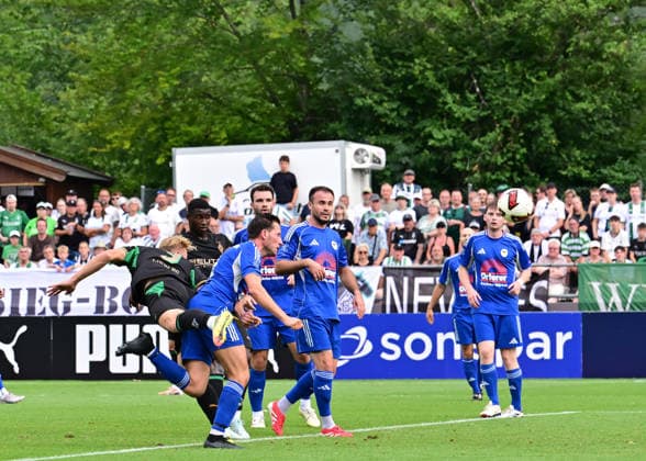 05.08.2026; Rottach-Egern; Fussball, Herren, Saison 2026 2027, Testspiel FC Rottach-Egern vs. Borussia Moenchengladbach Tor zum 0-2; Isac Lidberg (Gladbach, li.) koepft zum 0-2 ein DFL regulations prohibit any use of photographs as image sequences and or quasi-video. Stadion Am Birkenmoos Bayern Deutschland