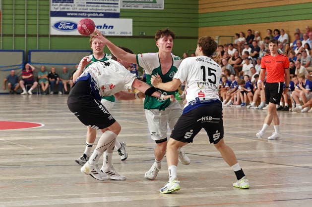05.08.2026, xovx, Handball Lindencup, HSG Dutenhofen Münchholzhausen - HSG Hanau v.l. Lukas Gümbel (HSG Dutenhofen Münchholzhausen II), Dziugas Jusys (HSG Hanau), Leonard Rettemeier (HSG Dutenhofen Münchholzhausen II), Ben Scharriär (HSG Hanau) Linden Stadthalle Hessen Deutschland (DE)