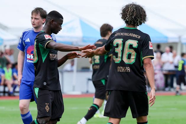 Iaia Manco Danfa (Borussia Moenchengladbach) bejubelt seinen Treffer zum 0:3 mit Wael Mohya (Borussia Moenchengladbach waehrend des Freundschaftsspiels zwischen dem FC Rottach-Egern und Borussia Moenchengladbach, Stadion Birkenmoos am 05. August 2026 in Rottach-Egern, Deutschland. (Foto von Marco Steinbrenner DeFodi Images) +++ Iaia Manco Danfa (Borussia Moenchengladbach) celebrates after scoring his teams third Goal with Wael Mohya (Borussia Moenchengladbach during the Friendly match between FC Rottach-Egern and Borussia Moenchengladbach at Stadion Birkenmoos on August 5, 2026 in Rottach-Egern, Germany. (Photo by Marco Steinbrenner DeFodi Images) (Photo by Marco Steinbrenner DeFodi Images) -