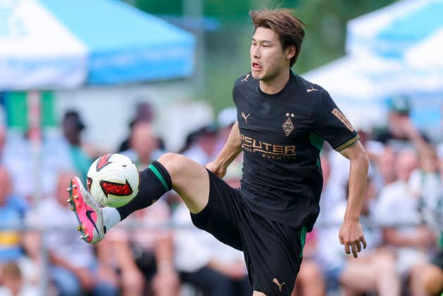 Daiki Hashioka (Borussia Moenchengladbach) kontrolliert den Ball waehrend des Freundschaftsspiels zwischen dem FC Rottach-Egern und Borussia Moenchengladbach, Stadion Birkenmoos am 05. August 2026 in Rottach-Egern, Deutschland. (Foto von Marco Steinbrenner DeFodi Images) +++ Daiki Hashioka (Borussia Moenchengladbach) controls the ball during the Friendly match between FC Rottach-Egern and Borussia Moenchengladbach at Stadion Birkenmoos on August 5, 2026 in Rottach-Egern, Germany. (Photo by Marco Steinbrenner DeFodi Images) (Photo by Marco Steinbrenner DeFodi Images) -