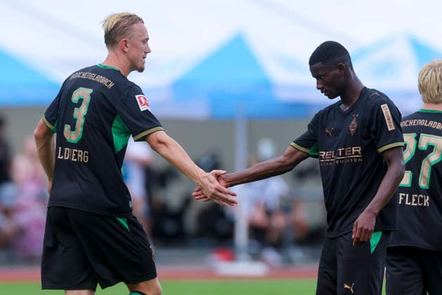 Isac Lidberg (Borussia Moenchengladbach) und Iaia Manco Danfa (Borussia Moenchengladbach) jubeln waehrend des Freundschaftsspiels zwischen dem FC Rottach-Egern und Borussia Moenchengladbach, Stadion Birkenmoos am 05. August 2026 in Rottach-Egern, Deutschland. (Foto von Marco Steinbrenner DeFodi Images) +++ Isac Lidberg (Borussia Moenchengladbach) und Iaia Manco Danfa (Borussia Moenchengladbach) cheer during the Friendly match between FC Rottach-Egern and Borussia Moenchengladbach at Stadion Birkenmoos on August 5, 2026 in Rottach-Egern, Germany. (Photo by Marco Steinbrenner DeFodi Images) (Photo by Marco Steinbrenner DeFodi Images) -