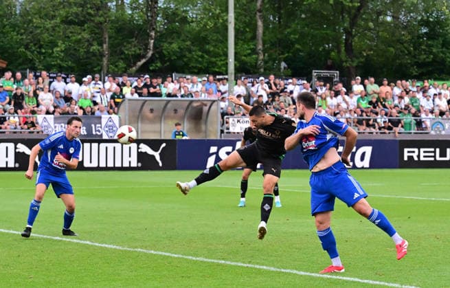 05.08.2026; Rottach-Egern; Fussball, Herren, Saison 2026 2027, Testspiel FC Rottach-Egern vs. Borussia Moenchengladbach Tor zum 0-10; Tim Kleindienst (Gladbach, Mitte) koepft zum 0-10 ein DFL regulations prohibit any use of photographs as image sequences and or quasi-video. Stadion Am Birkenmoos Bayern Deutschland