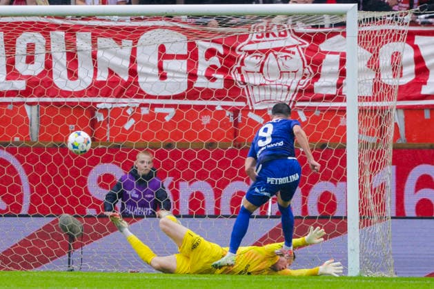 UEFA Conference League 2026: Apollon Limassol vs. Bergen, August 5, 2026. Apollon Limassol celebrates after Alen Ozbolt scores during the UEFA Conference League soccer match between SK Brann and Apollon Limassol at Brann Stadium. Photo by Paul S. Amundsen NTB Bergen, Norway EDITORIAL USE ONLY RESTRICTED USE FOR BETTING COMPANIES  Copyright: xPaulxS.xAmundsenx xNTBx