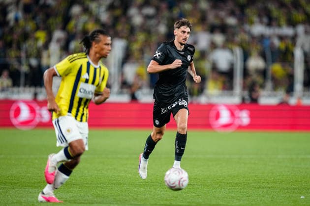 Fenerbahce SK v Sturm Graz - UEFA Champions League 2026 27 Third Qualifying Round First Leg Szymon Wlodarczyk of Sturm Graz is in action during the UEFA Champions League 2026 27 third qualifying round first leg match between Fenerbahce SK and Sturm Graz at Fenerbahce Sükrü Saracoglu Spor Kompleksi on August 05, 2026 in Istanbul, Turkey. Istanbul Fenerbahce Sükrü Saracoglu Spor Kompleksi Istanbul Turkey Copyright: xxYagizxGurtugx