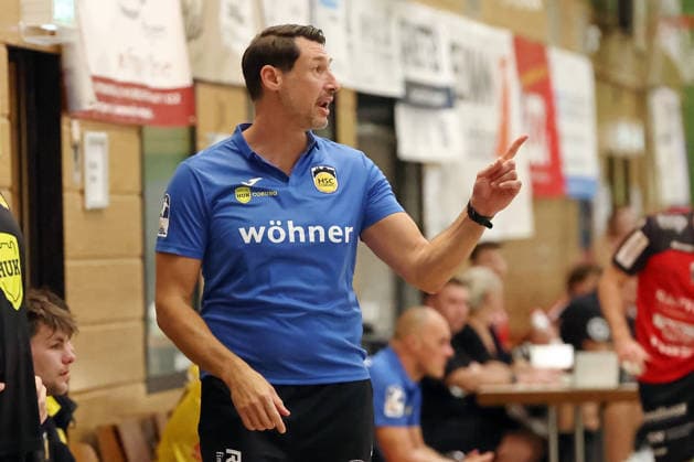 05.08.2026, xovx, Handball Lindencup, Pfadi Winterthur - HSC 2000 Coburg Trainer Anel Mahmutefendic(HSC Coburg) Linden Stadthalle Hessen Deutschland (DE)