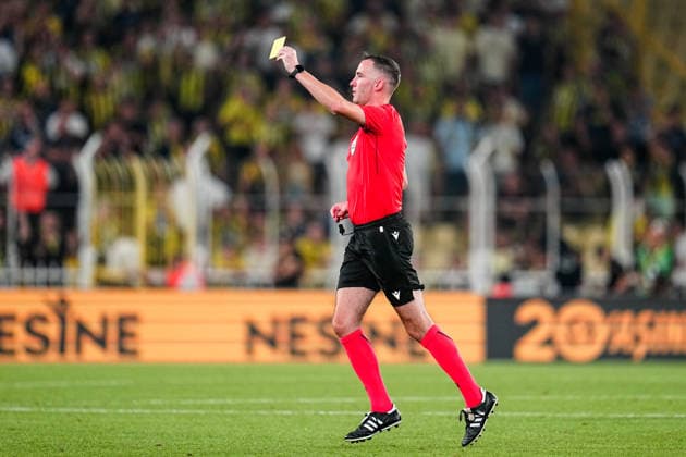Fenerbahce SK v Sturm Graz - UEFA Champions League 2026 27 Third Qualifying Round First Leg The referee issues a yellow card during the UEFA Champions League 2026 27 third qualifying round first leg match between Fenerbahce SK and Sturm Graz at Fenerbahce Sükrü Saracoglu Spor Kompleksi on August 05, 2026 in Istanbul, Turkey. Istanbul Fenerbahce Sükrü Saracoglu Spo Istanbul Turkey Copyright: xxYagizxGurtugx