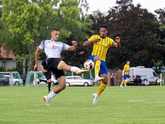 Fussball, Herren, Saison 2026 2027, Regionalliga Nordost (3. Spieltag), BFC Preussen - 1. FC Lokomotive Leipzig, v.l. Nino Lessel (Preussen), Jonas Arcalean (Lok Leipzig), 05.08. 2026, Copyright: xSebastianxRäppold MatthiasxKochx