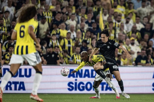 Fenerbahce v Sturm Graz - UEFA Champions League ISTANBUL, TURKIYE - AUGUST 5: Anderson Talisca of Fenerbahce in action against Albert Vallci of Sturm Graz during UEFA Champions League third qualifying round the first leg match between Fenerbahce and Sturm Graz at Chobani Stadium in Istanbul, Turkiye on August 5, 2026. Sebnem Coskun Anadolu Istanbul Turkey. Editorial use only. Please get in touch for any other usage.  Copyright: x2026xAnadoluxSebnemxCoskunx