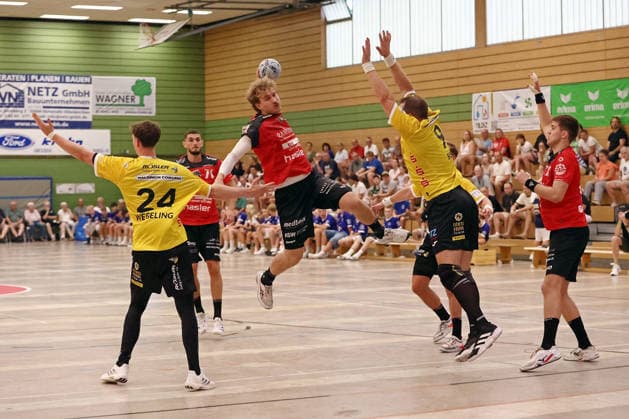05.08.2026, xovx, Handball Lindencup, Pfadi Winterthur - HSC 2000 Coburg v.l. Sven Wesseling (HSC Coburg), Lionel Mirdita (Pfadi Winterthur), Daniel Parkhomenko (Pfadi Winterthur), Bartlomiej Bis (HSC Coburg), Tim Rellstab (Pfadi Winterthur) Linden Stadthalle Hessen Deutschland (DE)