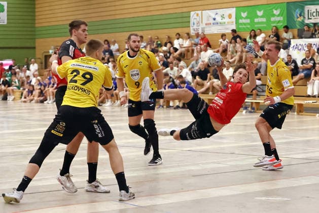 05.08.2026, xovx, Handball Lindencup, Pfadi Winterthur - HSC 2000 Coburg v.l. Ivan Simic (Pfadi Winterthur), Leonards Valkovskis (HSC Coburg), Bartlomiej Bis (HSC Coburg), Tiago Cuencas (Pfadi Winterthur), Jakob Knauer (HSC Coburg) Linden Stadthalle Hessen Deutschland (DE)