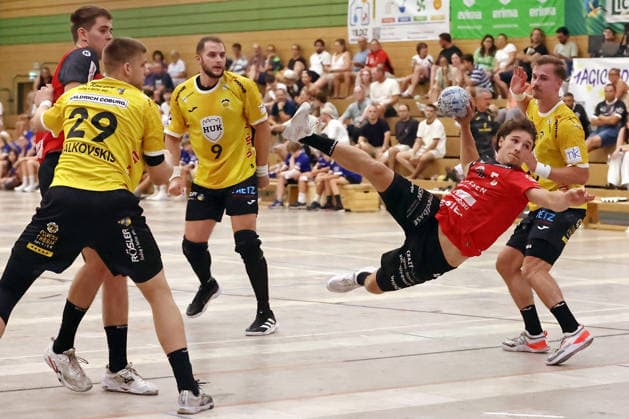 05.08.2026, xovx, Handball Lindencup, Pfadi Winterthur - HSC 2000 Coburg v.l. Ivan Simic (Pfadi Winterthur), Leonards Valkovskis (HSC Coburg), Bartlomiej Bis (HSC Coburg), Tiago Cuencas (Pfadi Winterthur), Jakob Knauer (HSC Coburg) Linden Stadthalle Hessen Deutschland (DE)