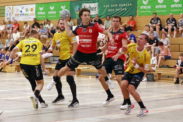 05.08.2026, xovx, Handball Lindencup, Pfadi Winterthur - HSC 2000 Coburg v.l. Leonards Valkovskis (HSC Coburg), Bartlomiej Bis (HSC Coburg), Tiago Cuencas (Pfadi Winterthur), Tim Rellstab (Pfadi Winterthur), Jakob Knauer (HSC Coburg) Linden Stadthalle Hessen Deutschland (DE)