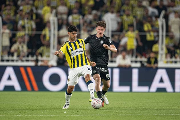 Fenerbahce v Sturm Graz - UEFA Champions League ISTANBUL, TURKIYE - AUGUST 05: Asensio (10) of Fenerbahce battles for the ball with an opponent during the UEFA Champions League third qualifying round first leg match between Fenerbahce and Sturm Graz at Chobani Stadium in Istanbul, Turkiye, on August 05, 2026. Celal Gunes Anadolu Istanbul Turkey. Editorial use only. Please get in touch for any other usage.  Copyright: x2026xAnadoluxCelalxGunesx