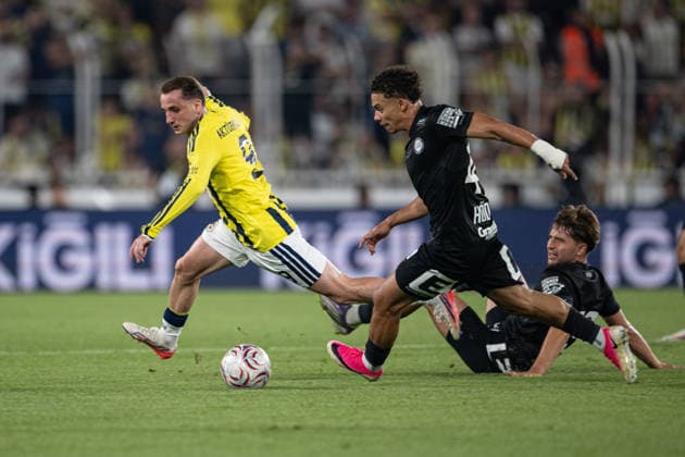 Fenerbahce v Sturm Graz - UEFA Champions League ISTANBUL, TURKIYE - AUGUST 05: Kerem Akturkoglu (9) of Fenerbahce battles for the ball with an opponent during the UEFA Champions League third qualifying round first leg match between Fenerbahce and Sturm Graz at Chobani Stadium in Istanbul, Turkiye, on August 05, 2026. Celal Gunes Anadolu Istanbul Turkey. Editorial use only. Please get in touch for any other usage.  Copyright: x2026xAnadoluxCelalxGunesx